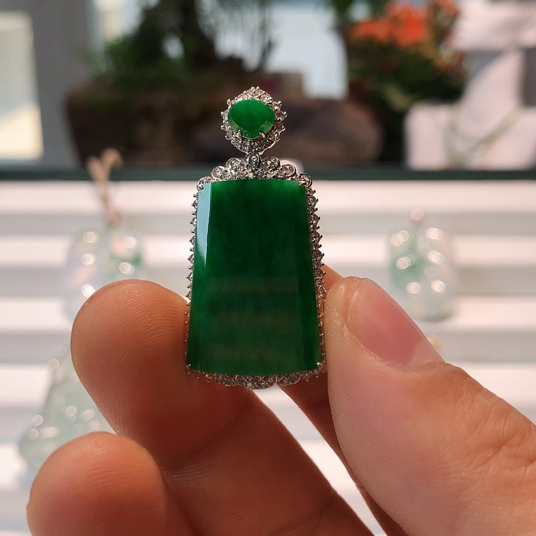 翡翠18K金镶嵌颈饰天然缅甸翡翠