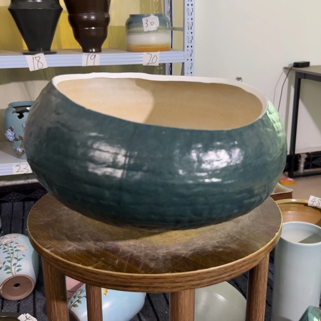 口径23厘米高度17厘米