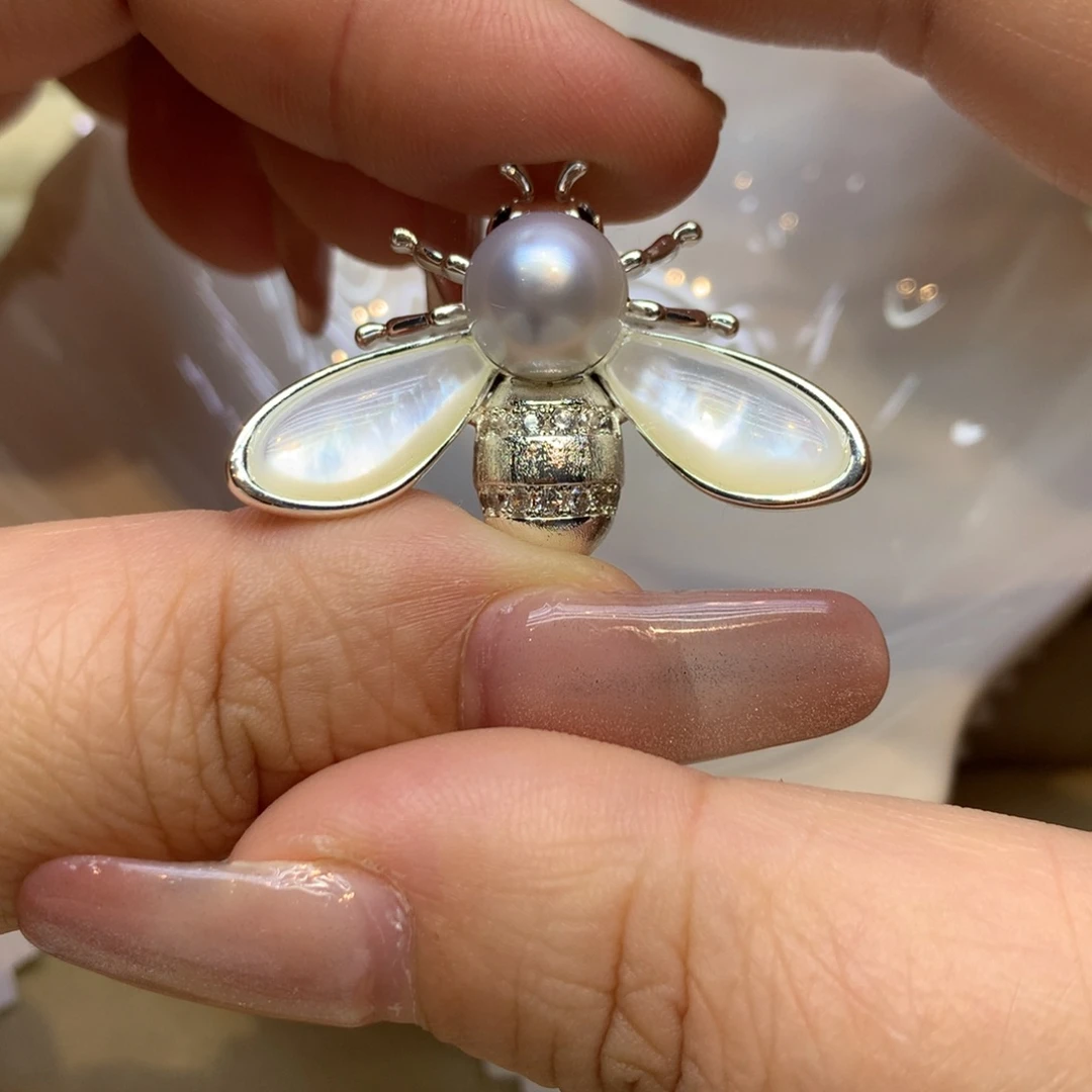 未镶嵌胸饰海水珍珠