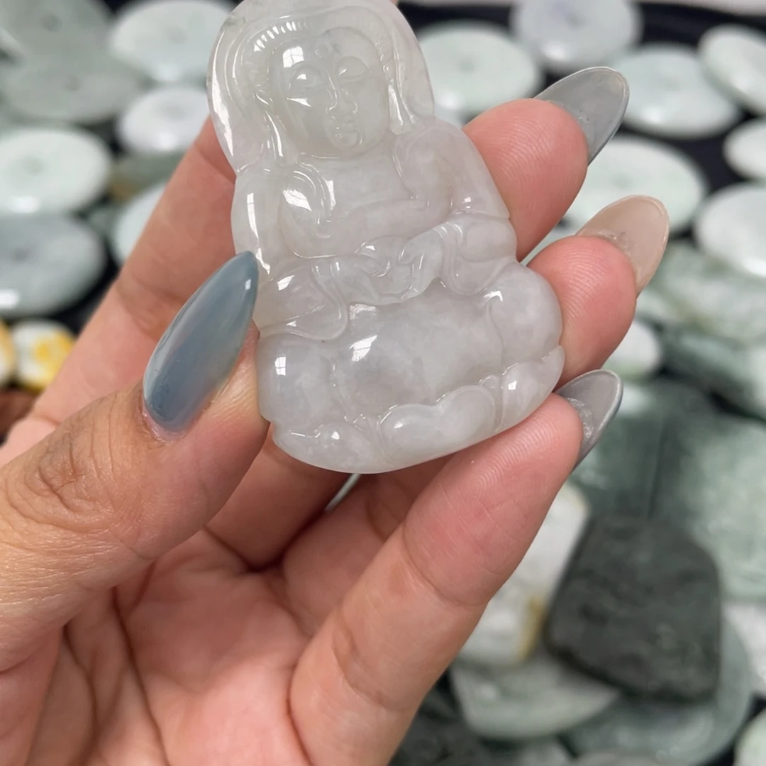 翡翠未镶嵌颈饰观音