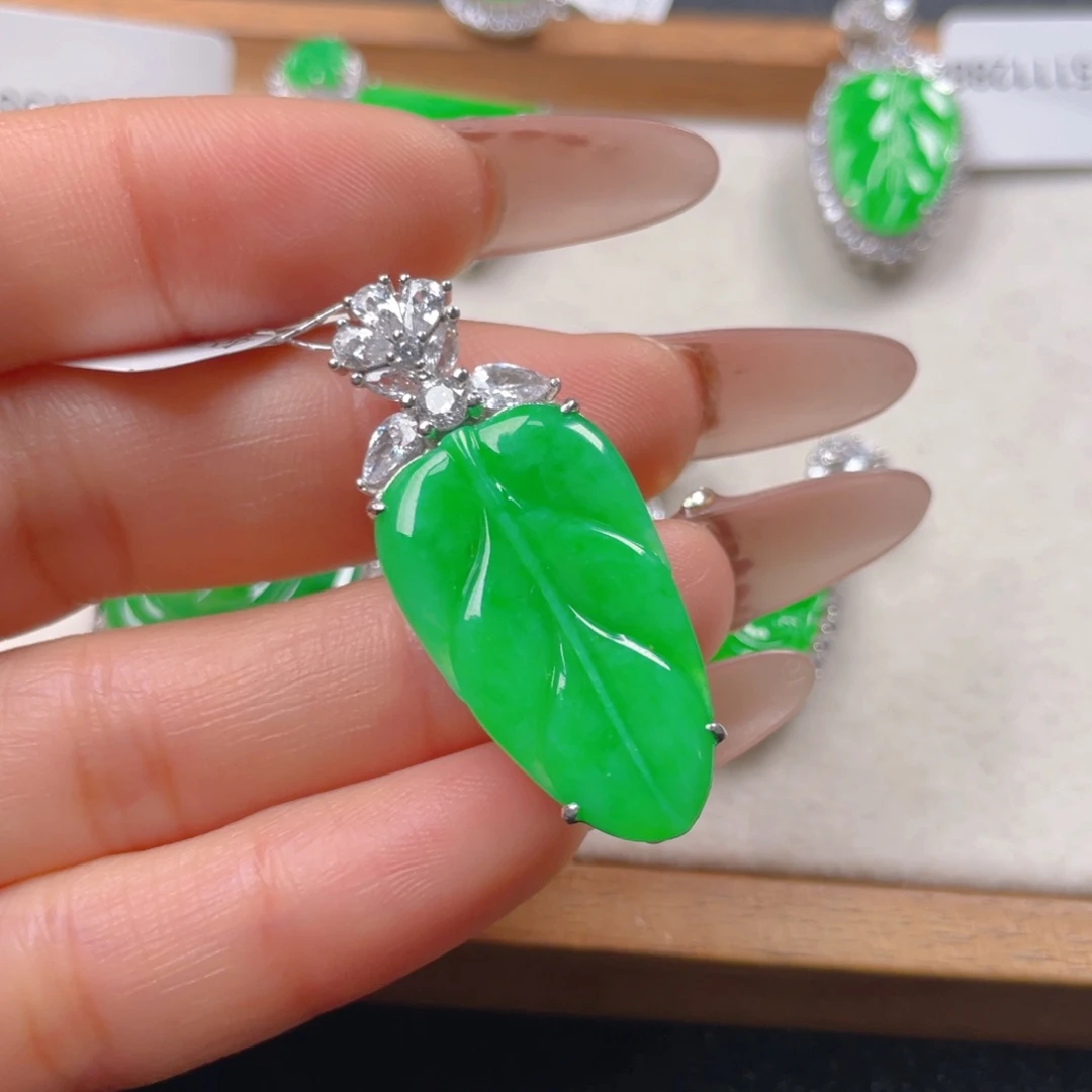 翡翠颈饰银S925镶嵌翡翠