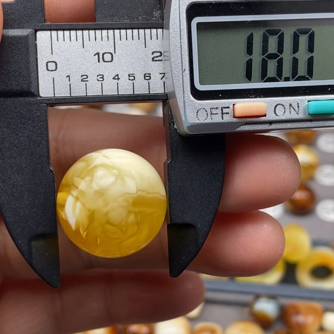 琥珀未镶嵌耳饰圆珠