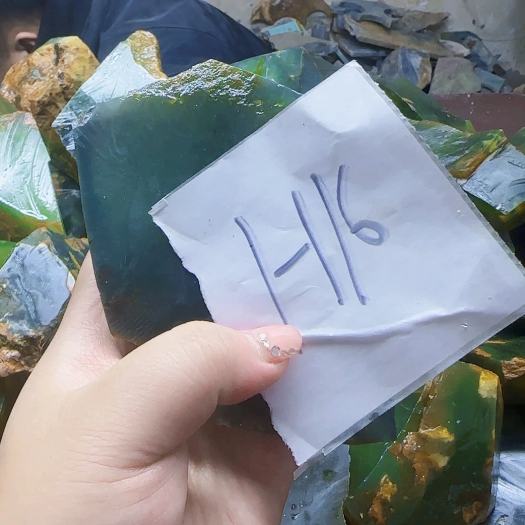 范***中蛇纹石玉未镶嵌原石