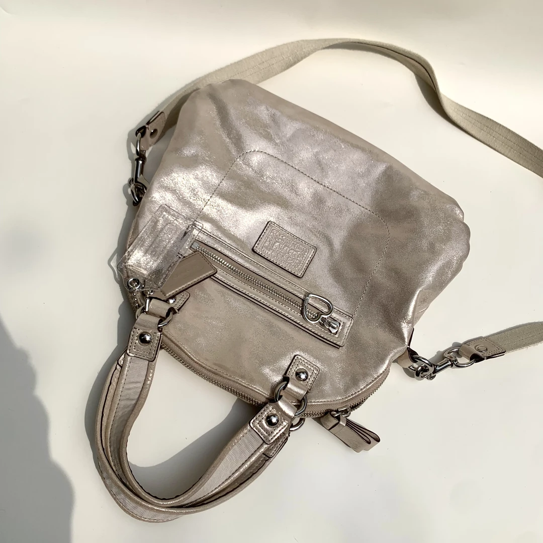 95新 COACH/蔻驰 经典百搭时尚复古珠光皮人鱼姬手提斜挎贝壳包