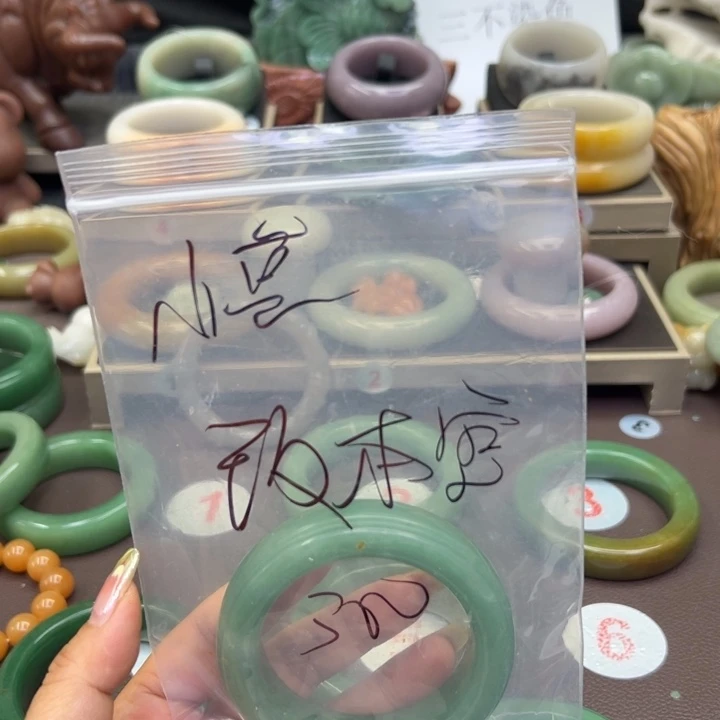 石英质玉手镯未镶嵌小****）