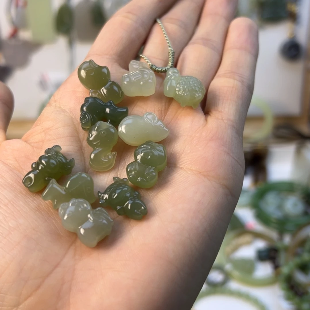 和田玉未镶嵌手镯十二生肖拍一发一