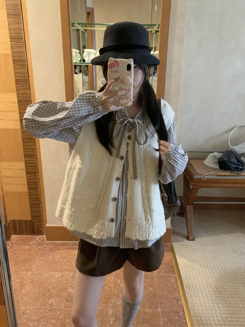 【饭饭专属】米兰游记米白麻花针织马甲背心女长袖格纹衬衫两件套装