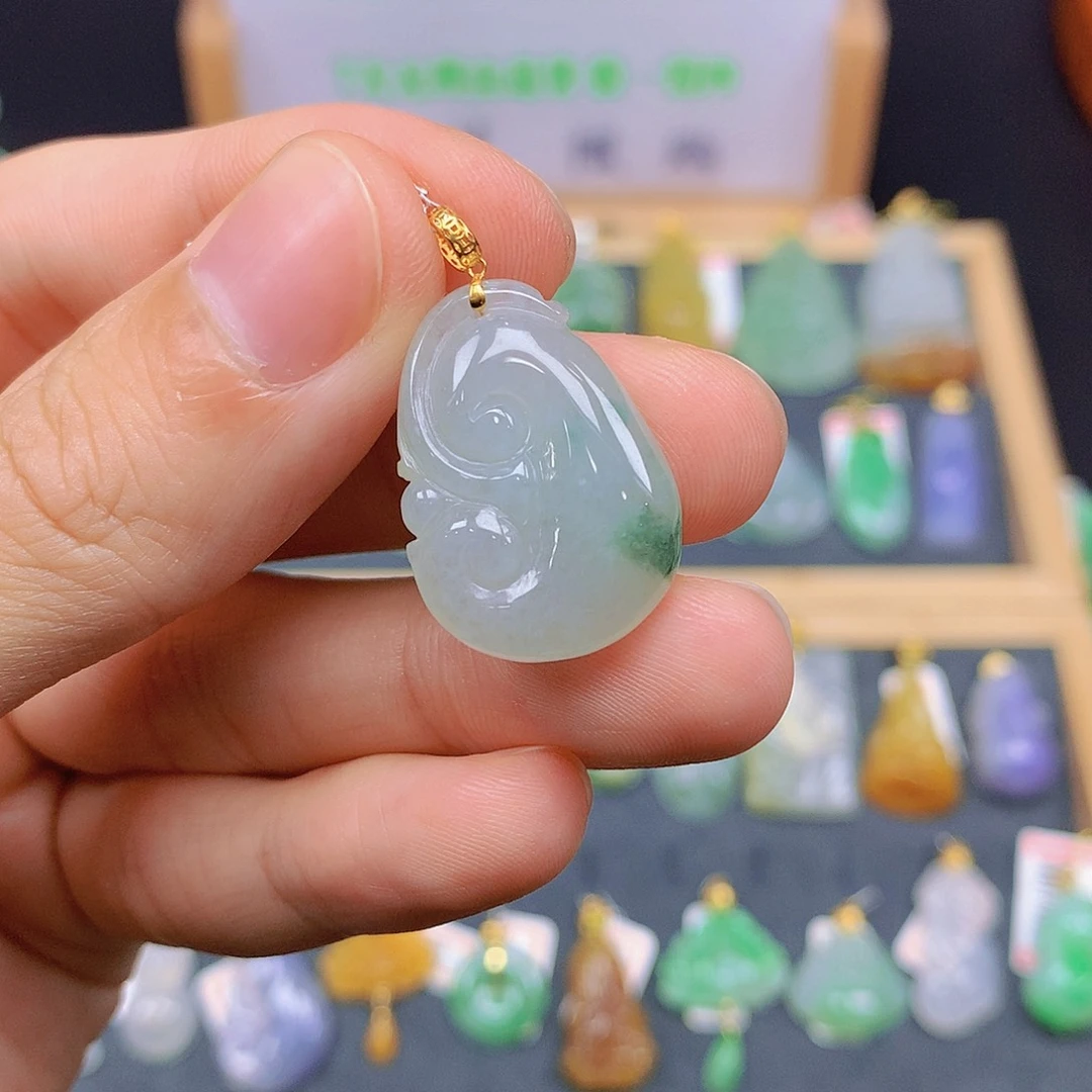 翡翠18K金镶嵌颈饰翡翠