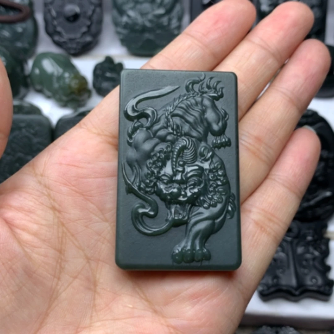 【闪购商品】颈饰未镶嵌和田玉双面雕刻