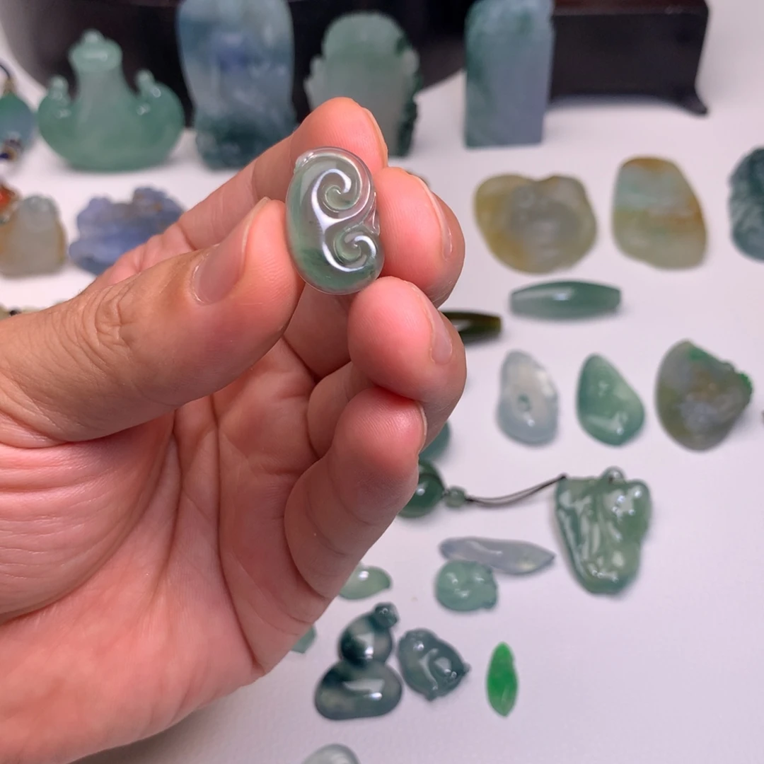 定制翡翠未镶嵌水草花如意