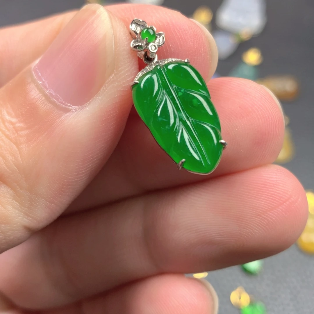 【闪购商品】颈饰18K金镶嵌翡翠翡翠