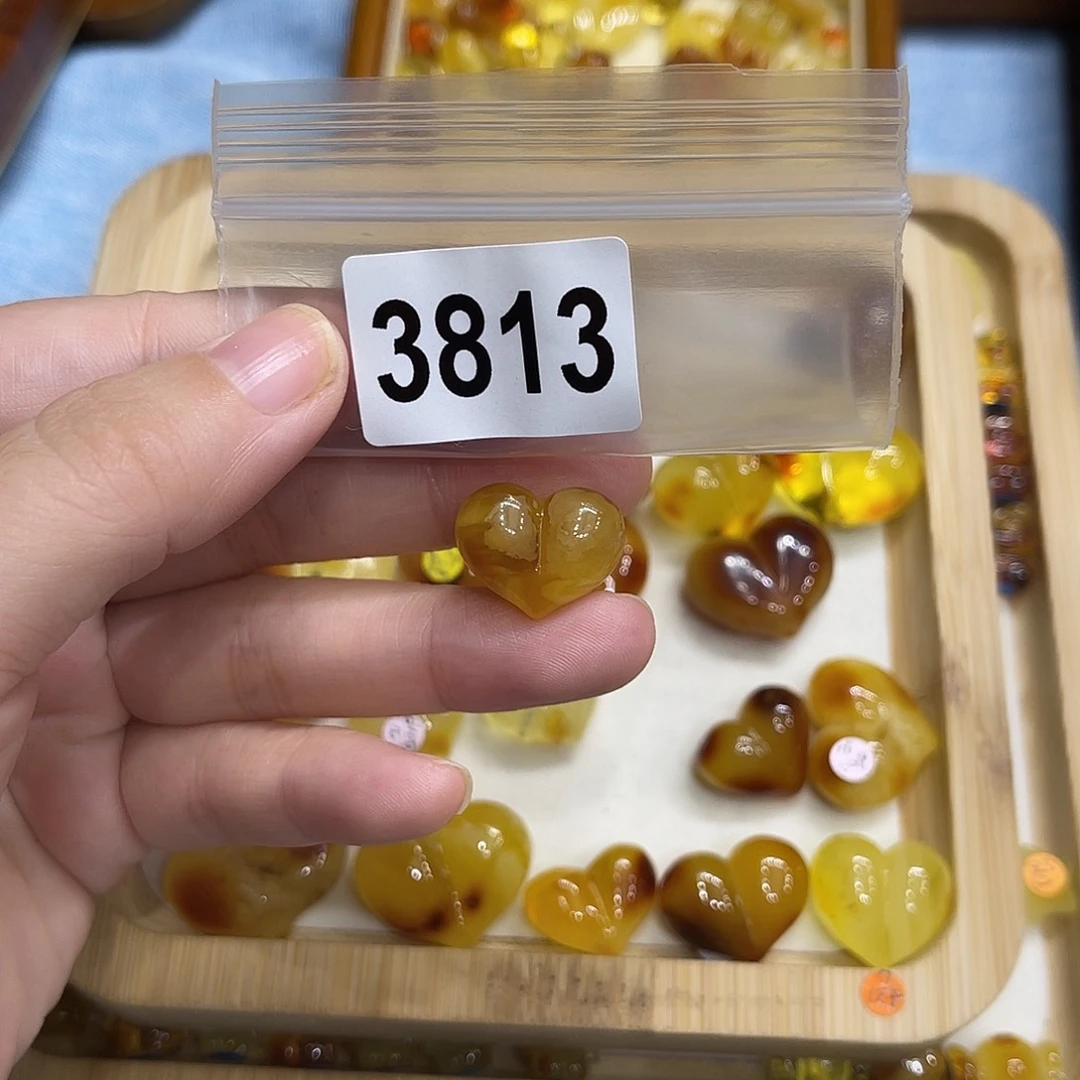 琥珀未镶嵌珠宝奇石