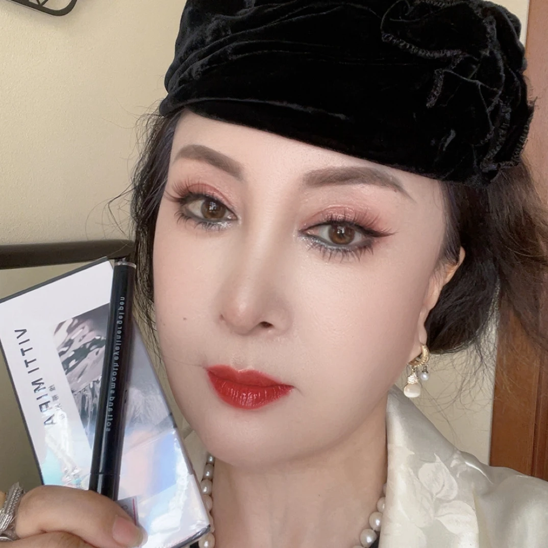 维蒂米拉浓郁顺滑眼线液笔。