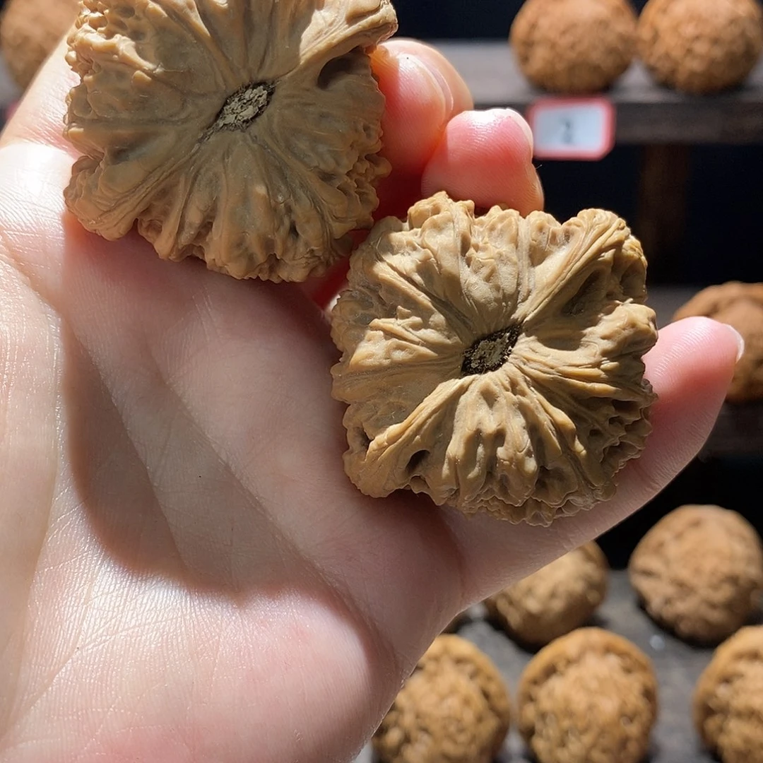 溜**达全品无修南疆石46尺寸核桃