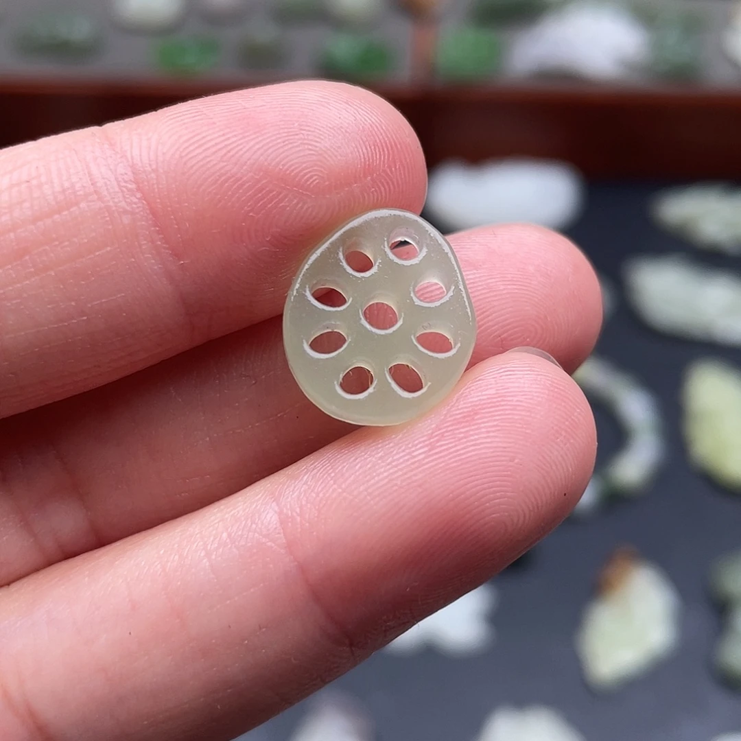 和田玉未镶嵌颈饰藕片小配饰