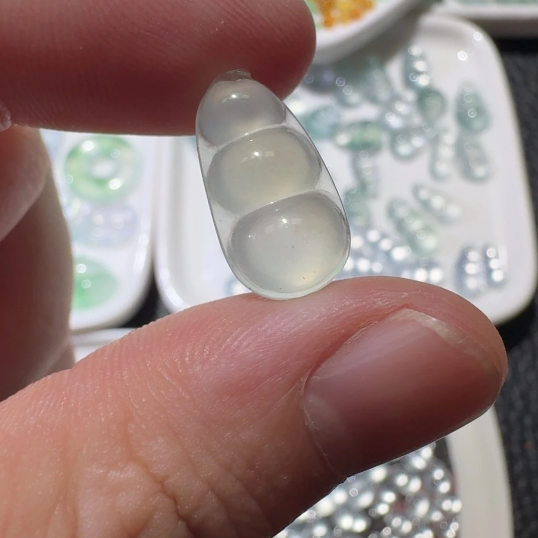 颈饰未镶嵌翡翠豆子