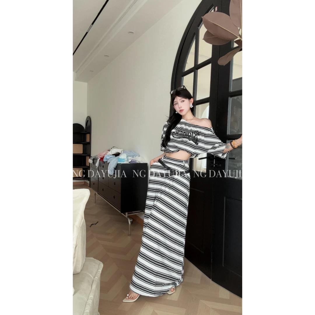 NG DAYU【黑白库伊拉】自制露肩条纹印花t恤+高腰a字版长裙