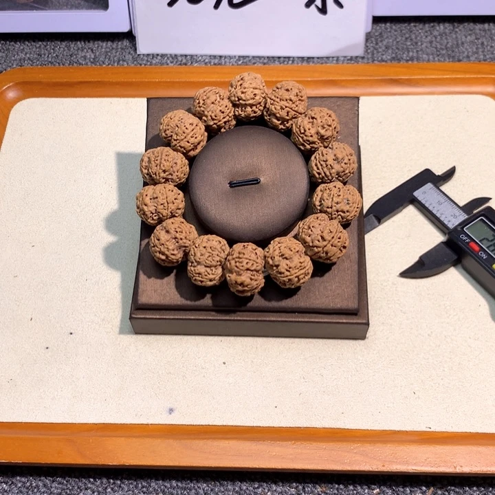 吊坠金刚菩提5号 21平头平尾梅花