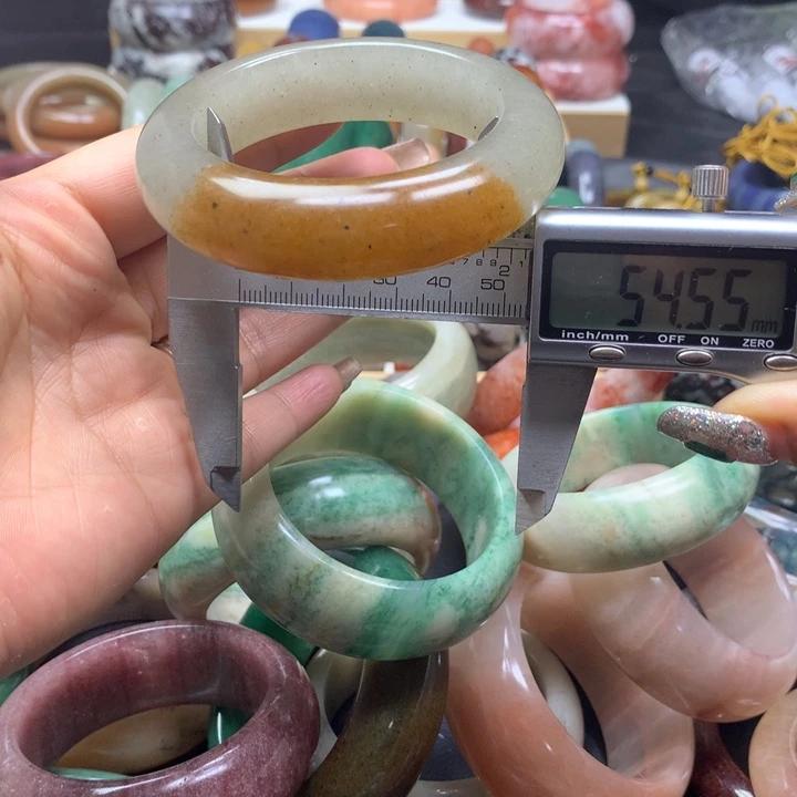 未镶嵌手镯石英质玉