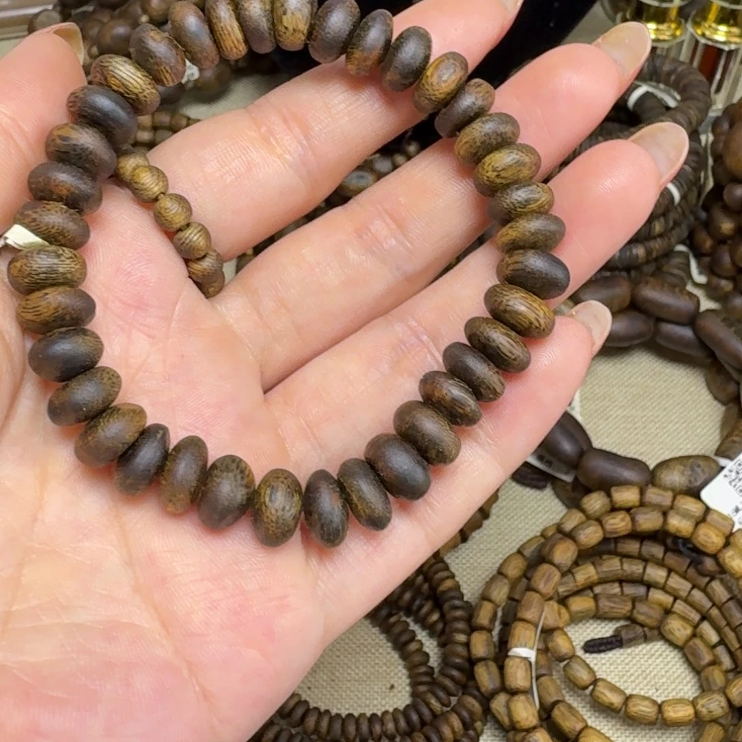 沉香手串虫漏蓝宝石卡9-10克多样性发货一条