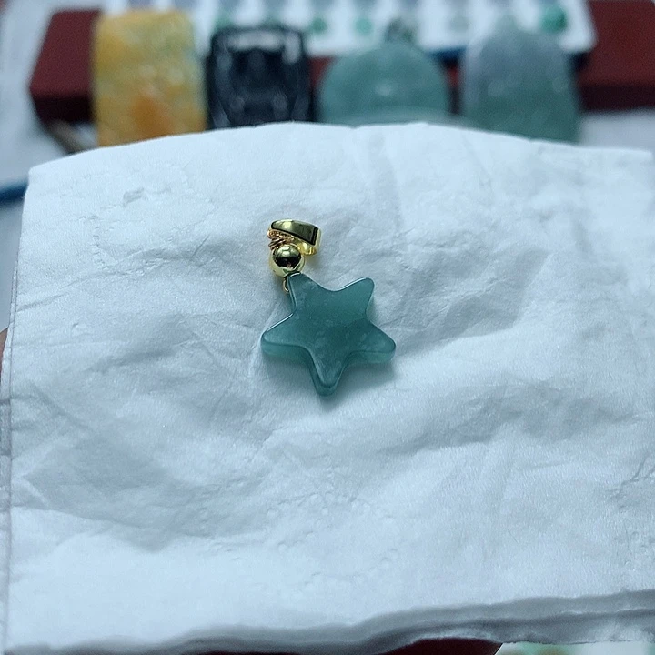 翡翠未镶嵌颈饰翡翠吊坠