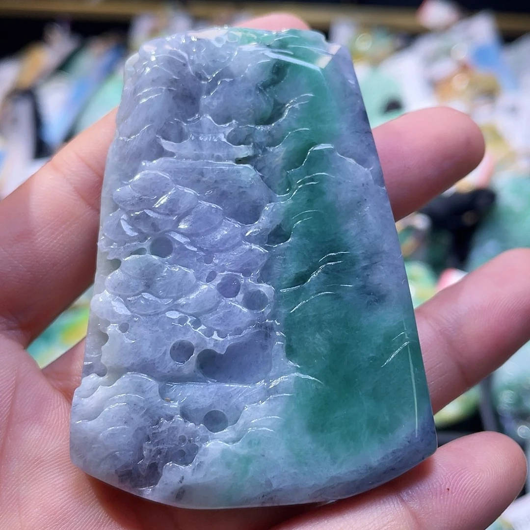 翡翠未镶嵌颈饰一个