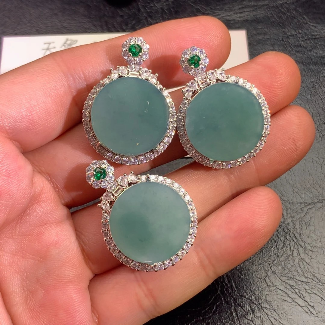 翡翠颈饰未镶嵌无事牌