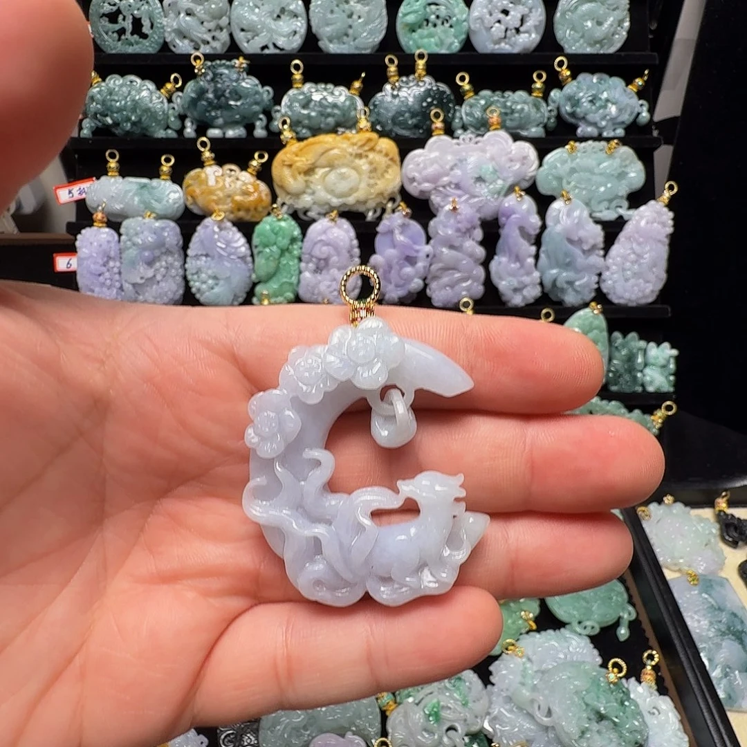 翡翠未镶嵌吊坠(赠链)