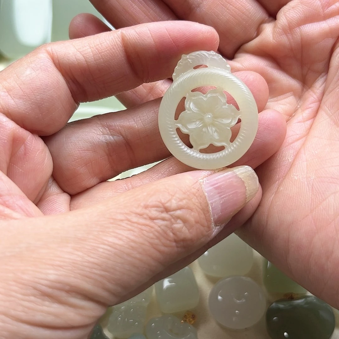 和田玉挂件未镶嵌