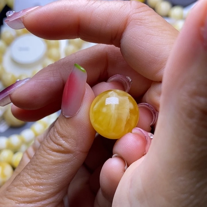 未镶嵌琥珀裸石1