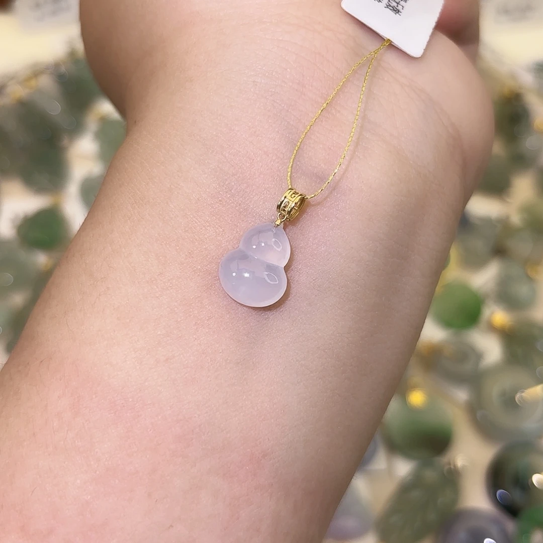 翡翠18K金镶嵌颈饰葫芦