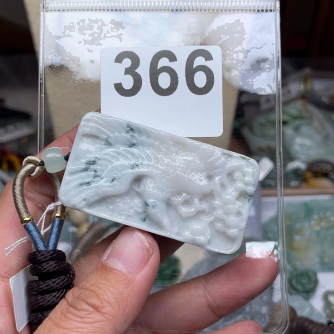 【闪购商品】翡翠颈饰未镶嵌虎**空翡翠