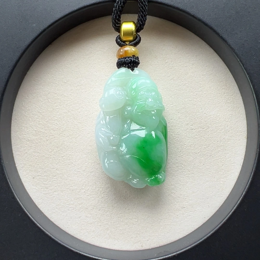 翡翠未镶嵌颈饰财神