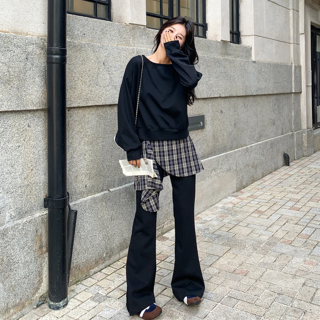 黑色韩系松弛感一整套穿搭女2025秋新款格纹拼接卫衣喇叭裤两件套
