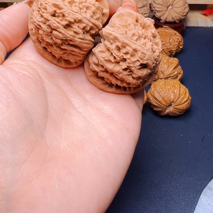 文玩核桃吊坠三角白42.5