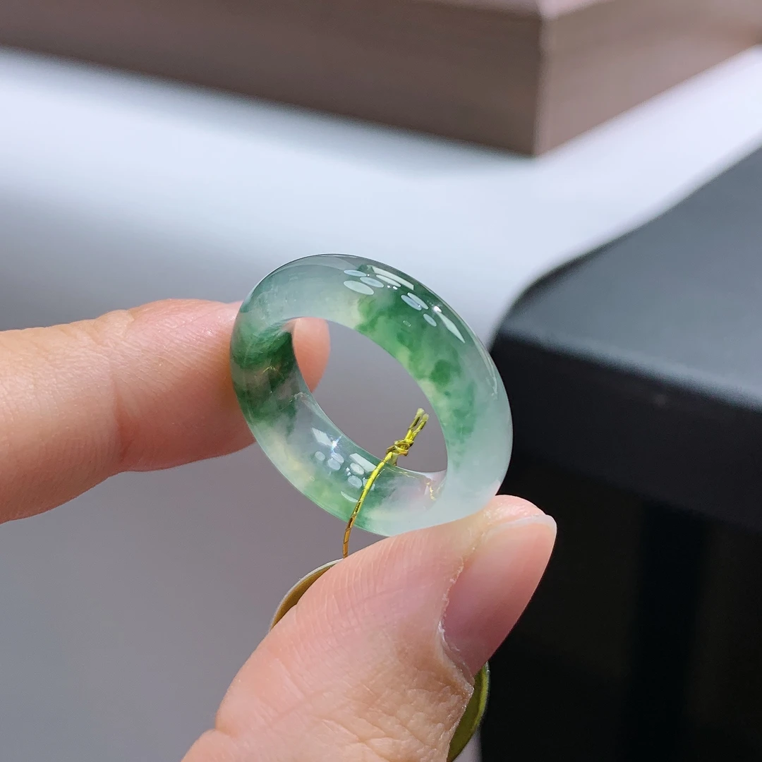 11号圈天然缅甸翡翠A货冰飘花翡翠戒指16.2*6.1*3.7mm