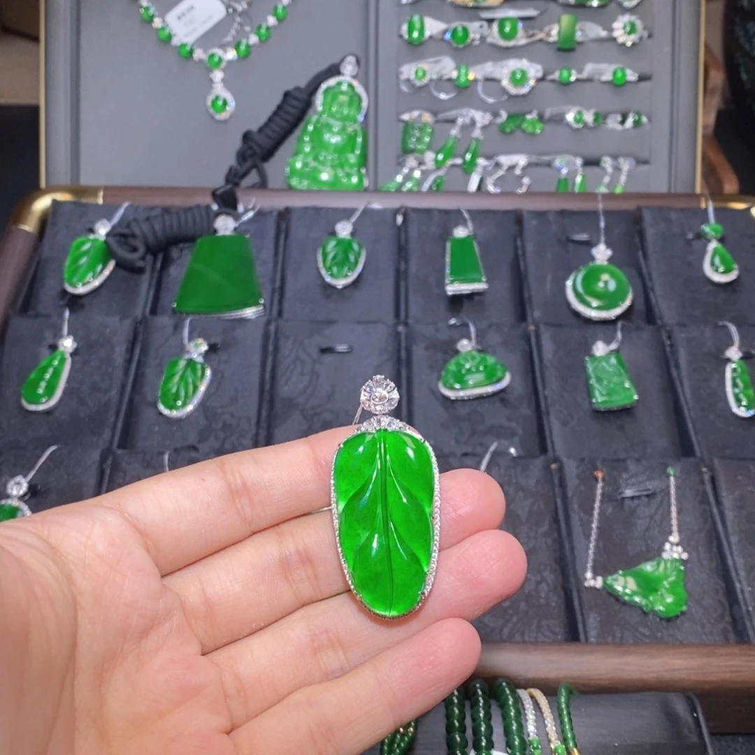 翡翠18K金镶嵌吊坠(不含链)叶子吊坠