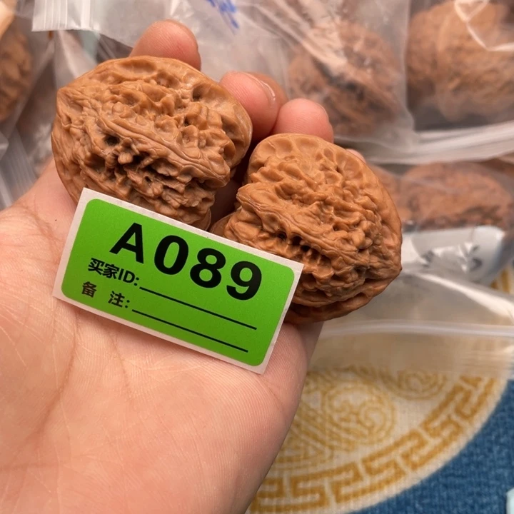 长***欢文玩核桃把件核桃