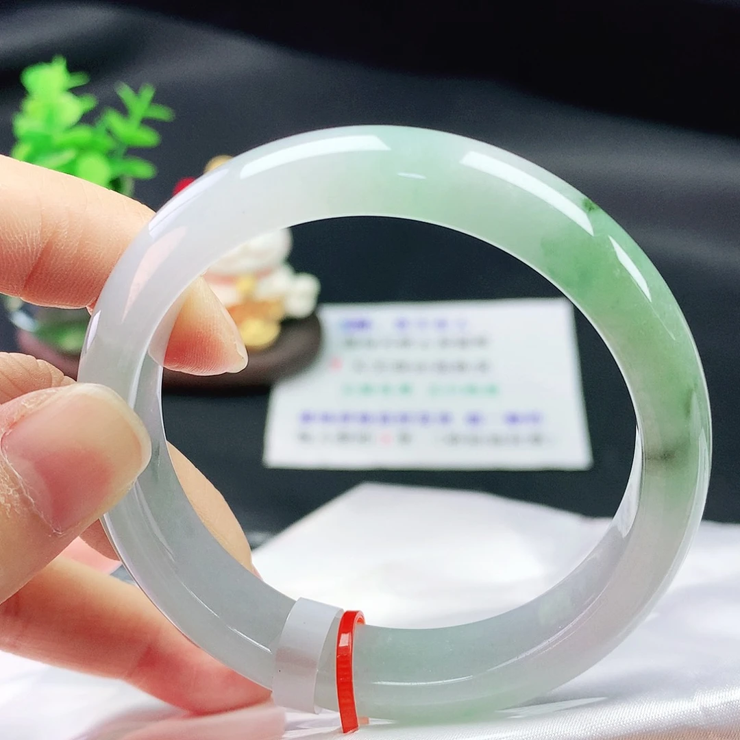 翡翠手镯未镶嵌55圈