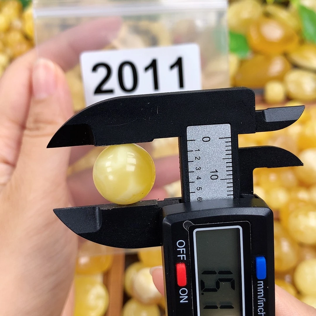 未镶嵌琥珀珠宝奇石