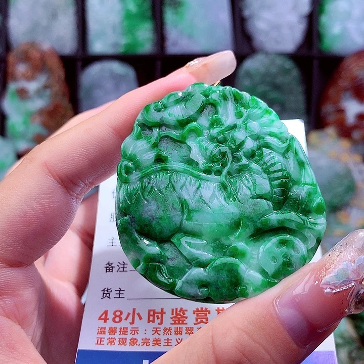 翡翠未镶嵌颈饰挂件