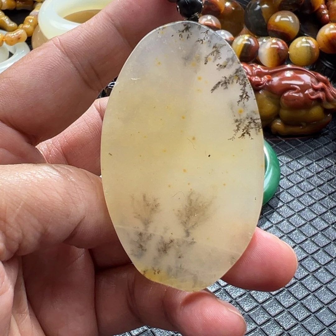 石英质玉未镶嵌颈饰