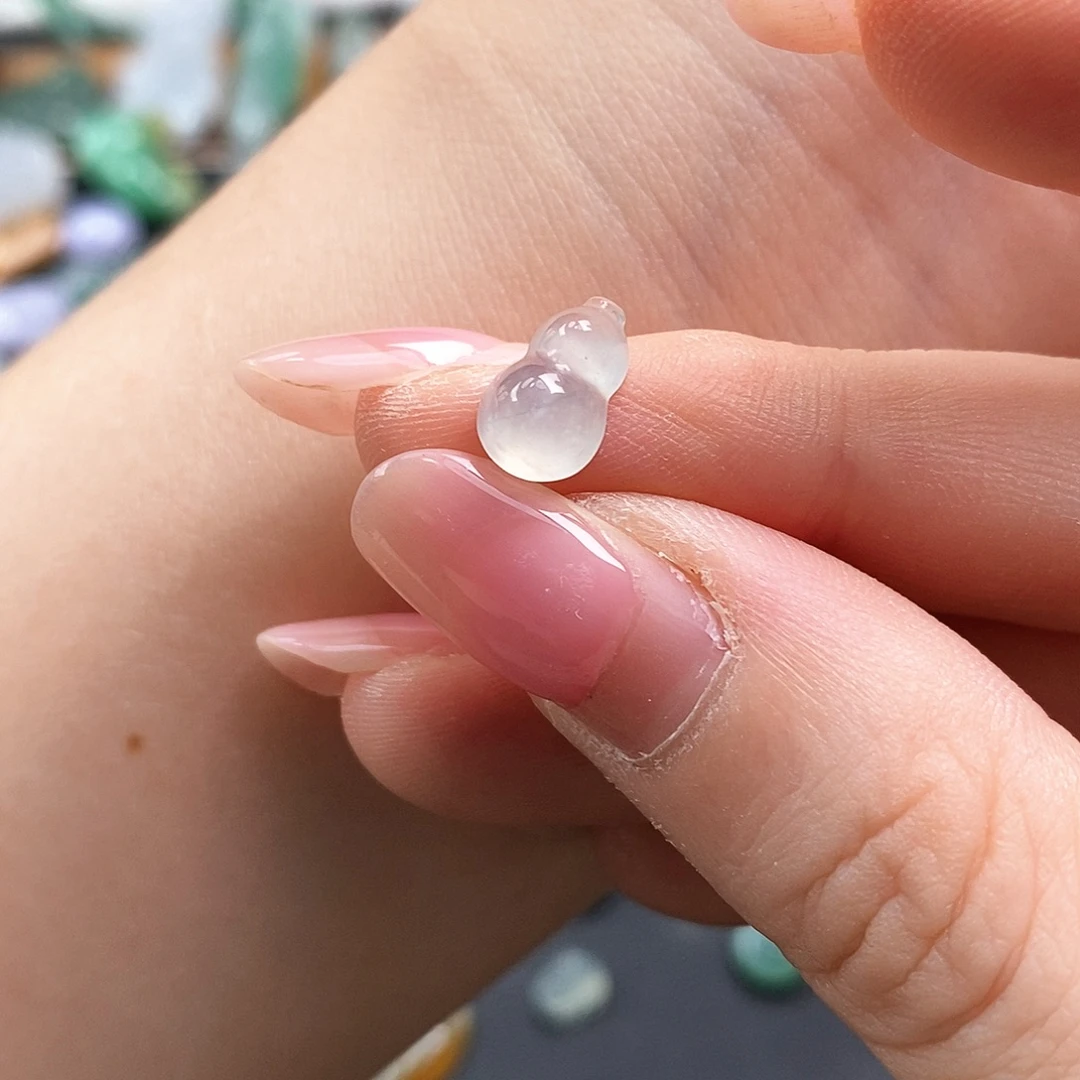 翡翠未镶嵌颈饰葫芦