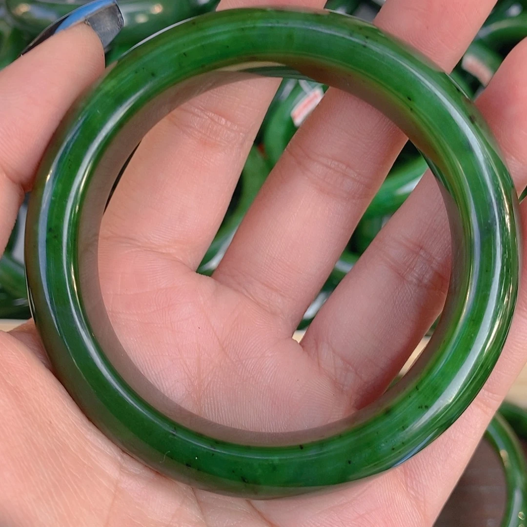 嘿***醒和田玉（碧玉）未镶嵌手链