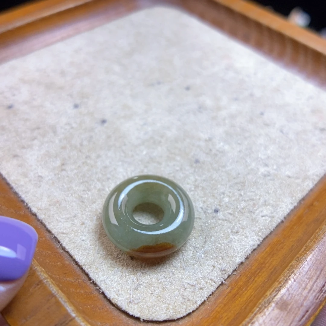 翡翠未镶嵌颈饰飘红甜甜圈福利不退换