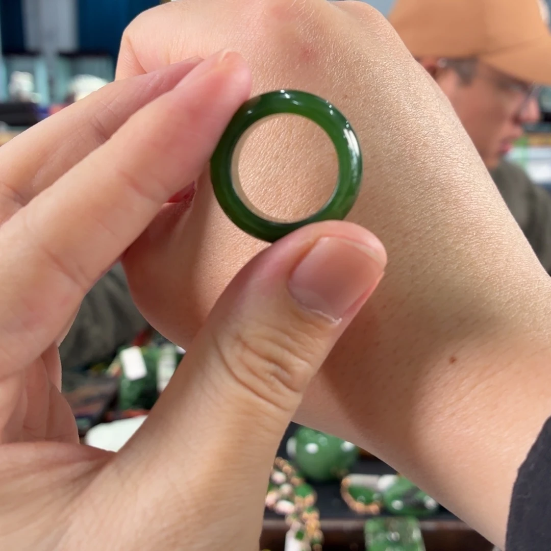 春***开和田玉未镶嵌颈饰戒指