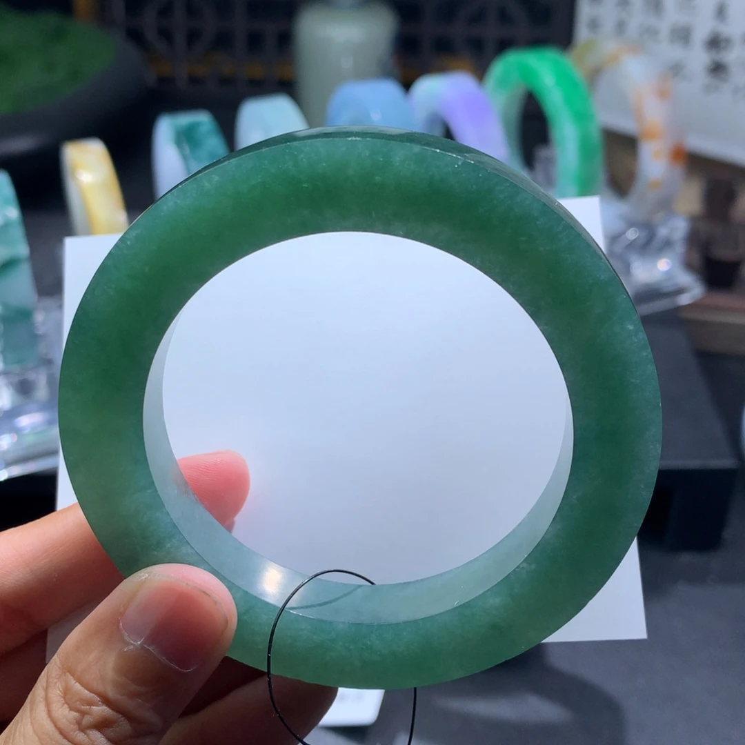 未镶嵌手镯定制翡翠
