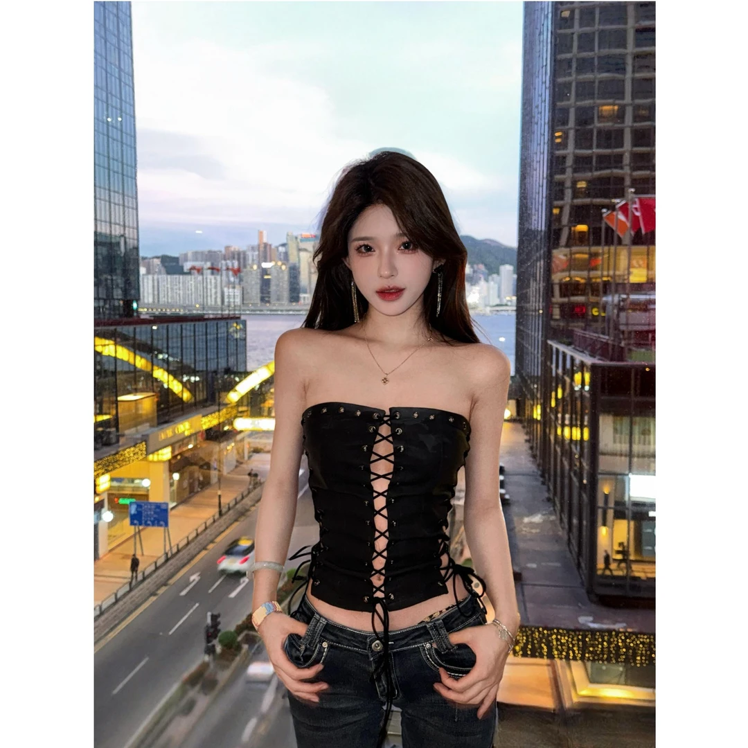 美式辣妹2025秋季黑色镂空吊带PU皮背心设计显瘦短款无袖挂脖上衣