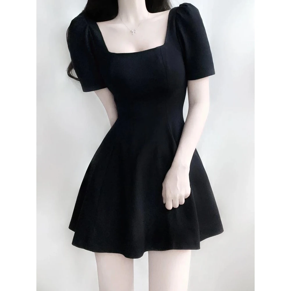 短款方领黑色连衣裙女夏季收腰显瘦气质赫本风a字小黑裙子