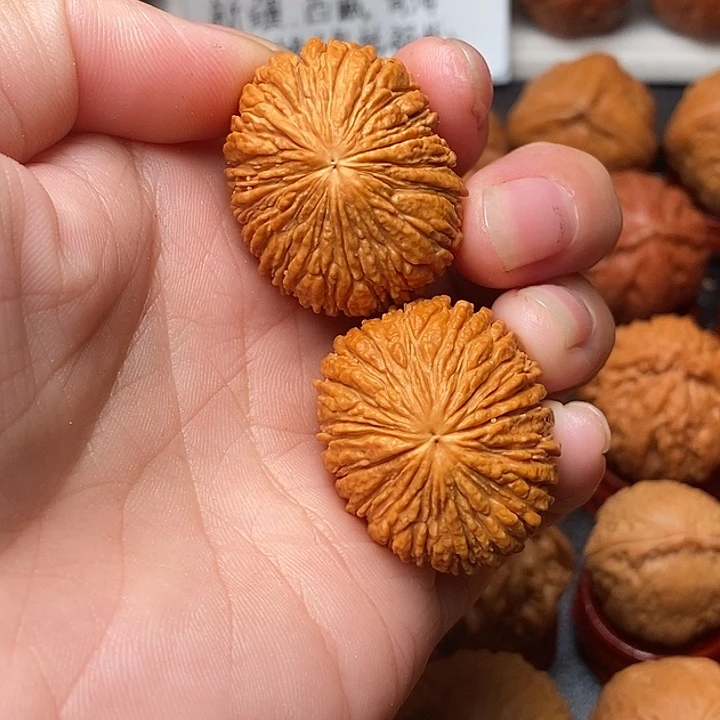 文玩核桃吊坠猴头